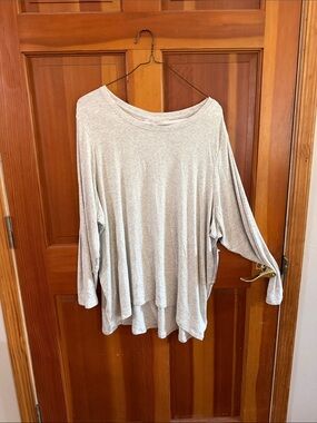 Athleta Lightweight Gray Relaxed Long-Sleeve Tee